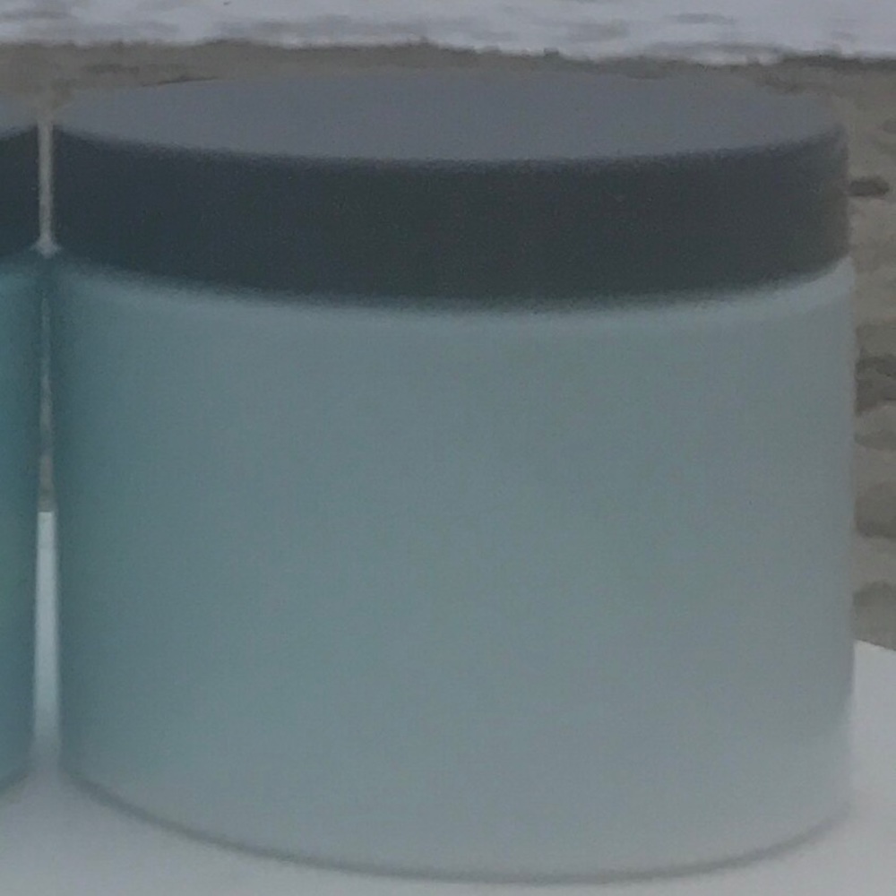 Hydrating essential oil lotion for normal skin.