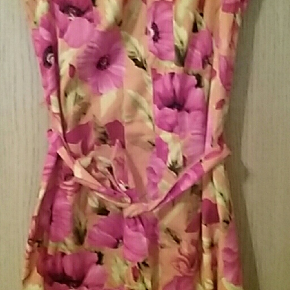 Dress - Picture 2 of 3