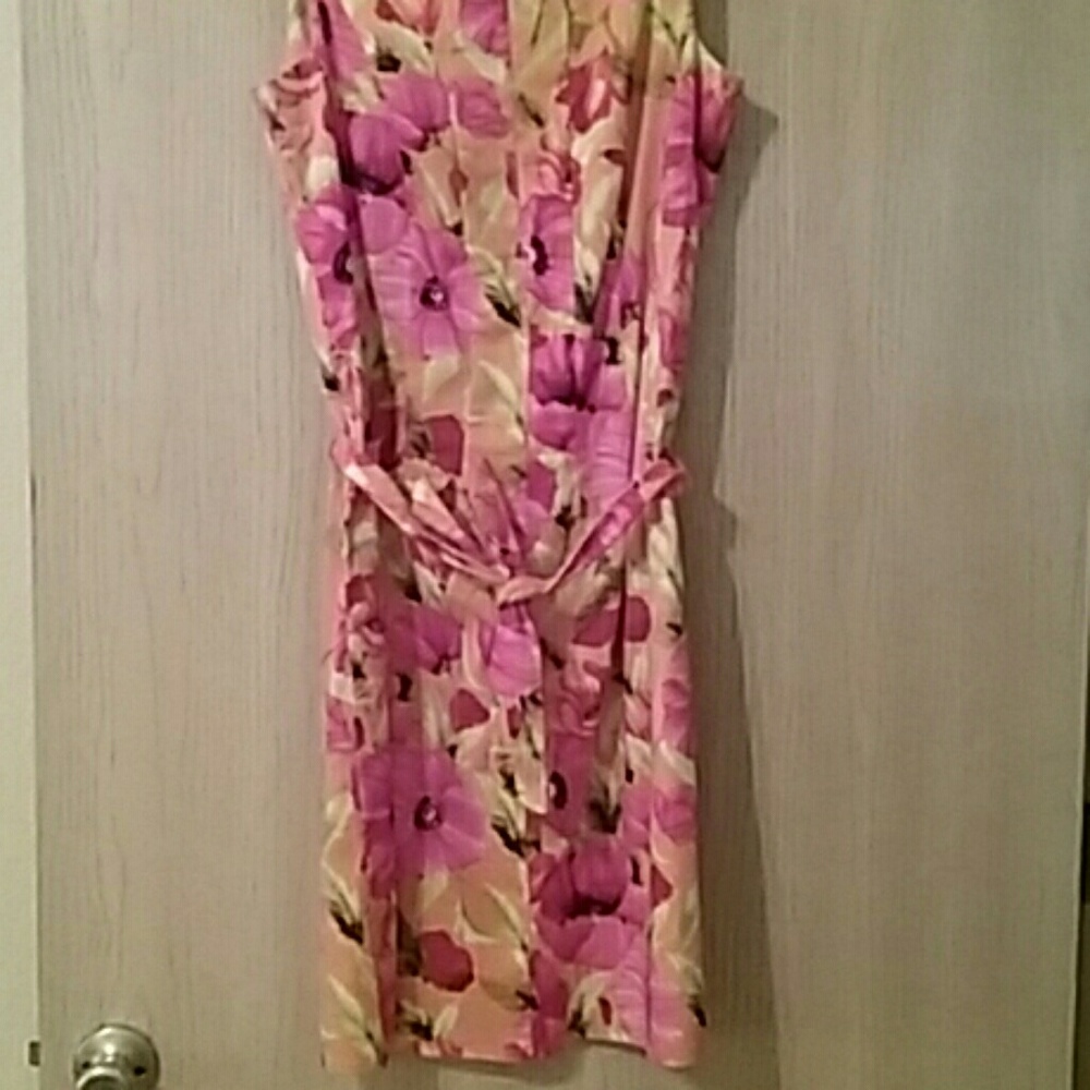Dress - Picture 3 of 3