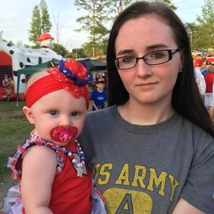 Meet your Posher, Hollie