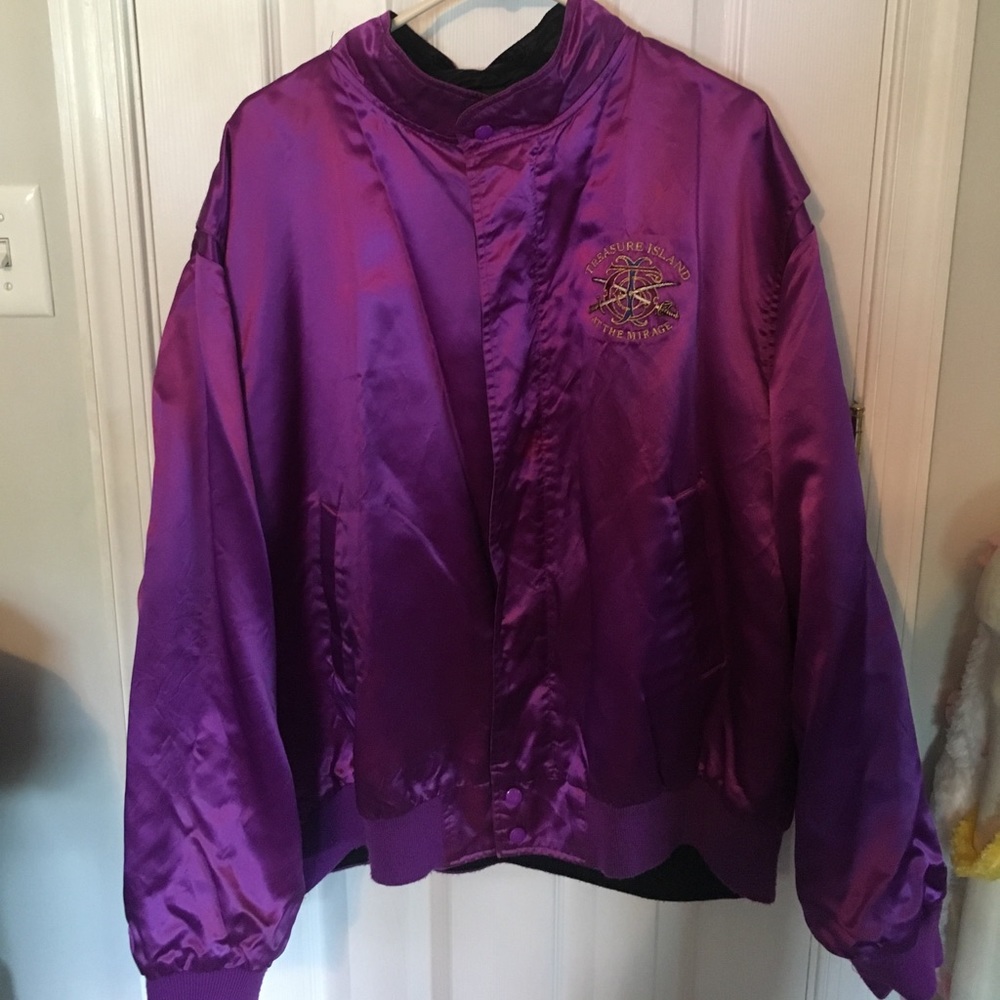 Reversible bomber jacket