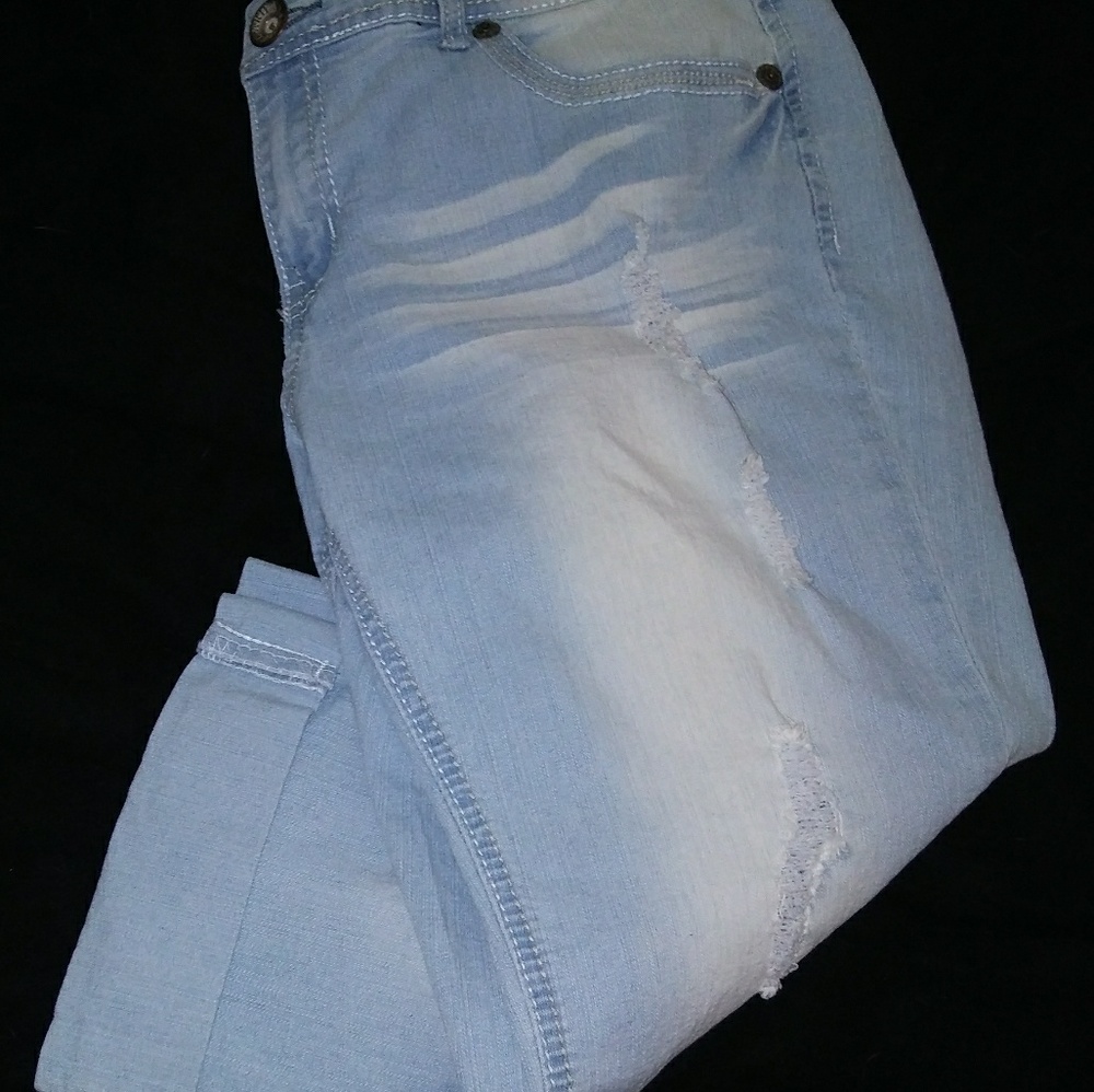 TODAY ONLY Rue 21 capri jeans