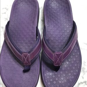 VIONIC with orthaheel technology slippers