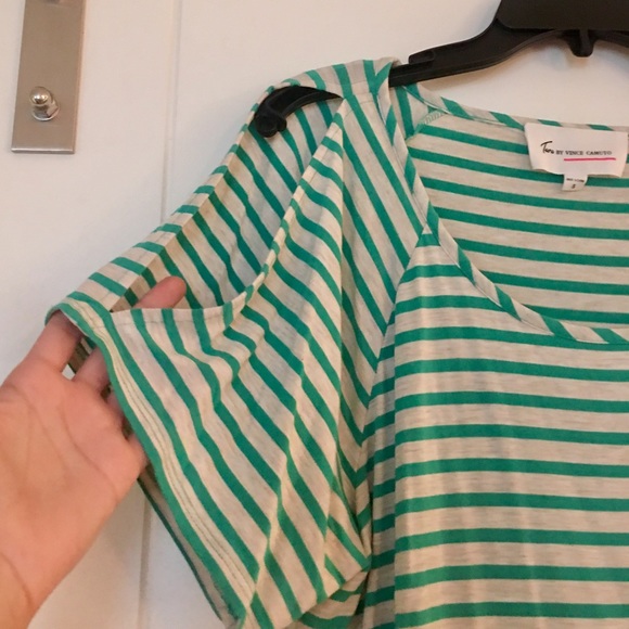 Two by Vince Camuto Cold Shoulder Top - Picture 4 of 5