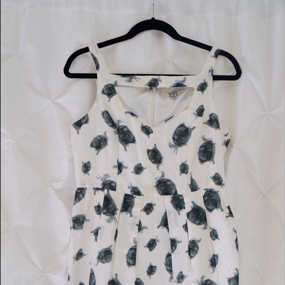 Subtle flower dress that is great for any event