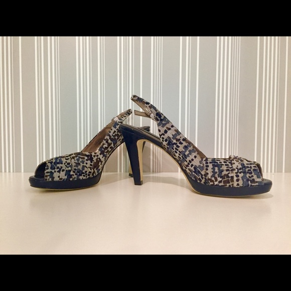 SOLD ❌Bandolino Peep Toe Sling Back Pumps - Picture 2 of 3