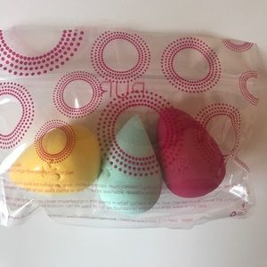 NEW 3 PUR BEAUTY BLENDERS