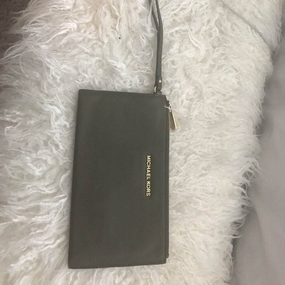 Michael Kors wristlet/clutch