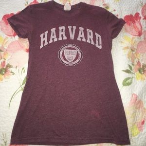 Small Harvard University fitted tee