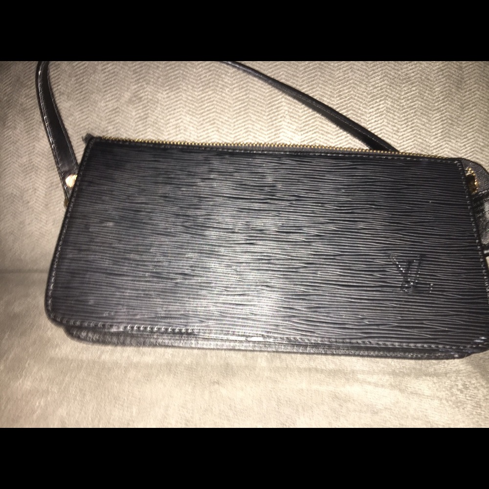 Authentic Louis Vuitton hand bag!!