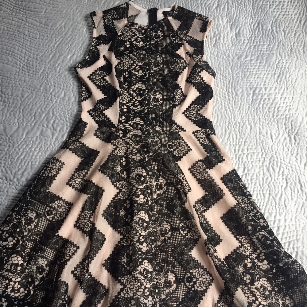 🔴 Cocktail dress with unique design.