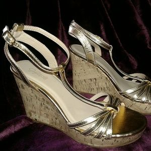 Jaclyn Smith Women's Mindy Gold Wedge 7m