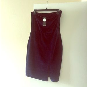 Blue strapless velvet dress with slit