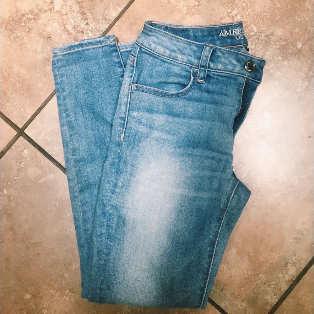 AMERICAN EAGLE JEANS