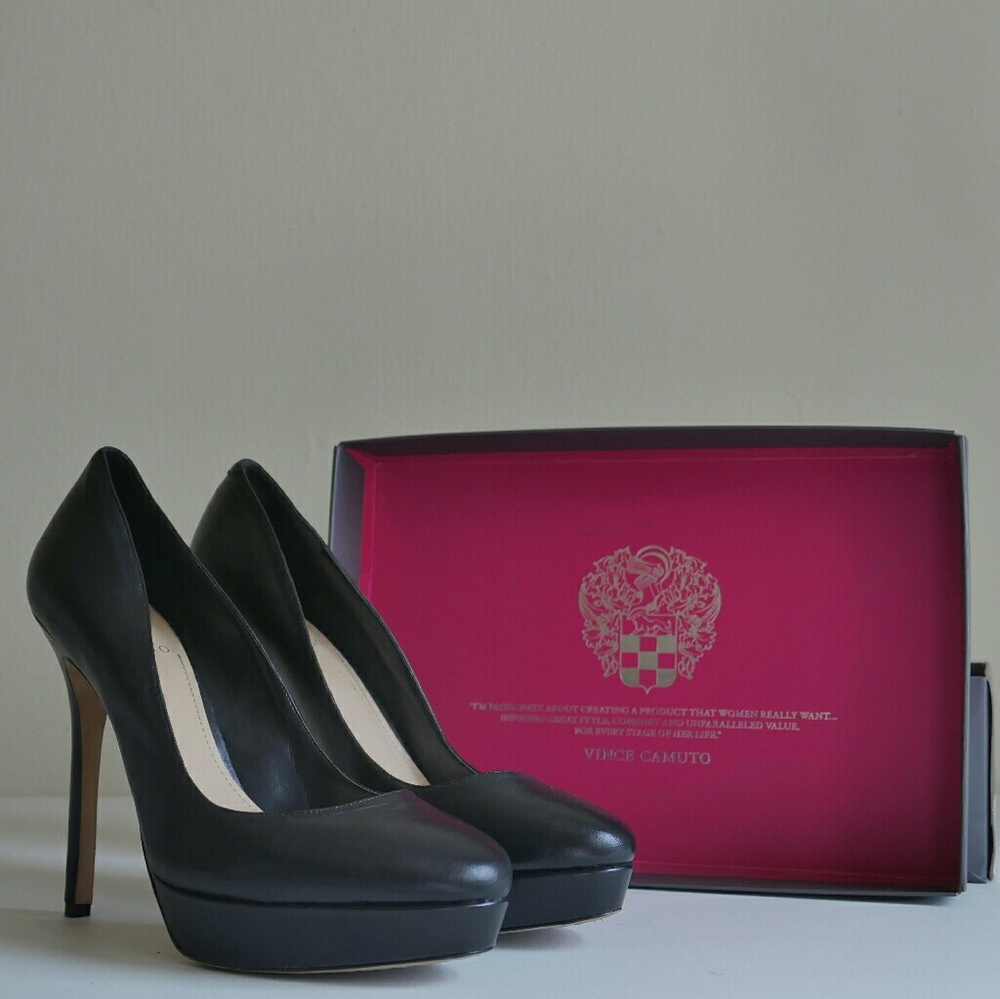 Vince Camuto VC- Niomi Black Platform Pumps