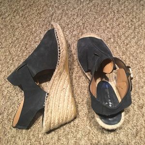 Navy blue wedge espadrilles!
