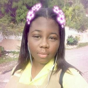 Meet your Posher, Maxine