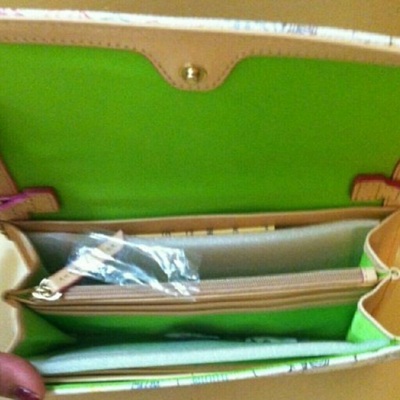 Mickey and Minnie "A walk in the park" Crossbody - Picture 3 of 3