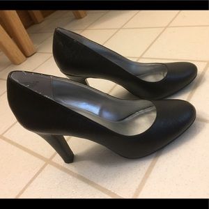 Black textured heels!