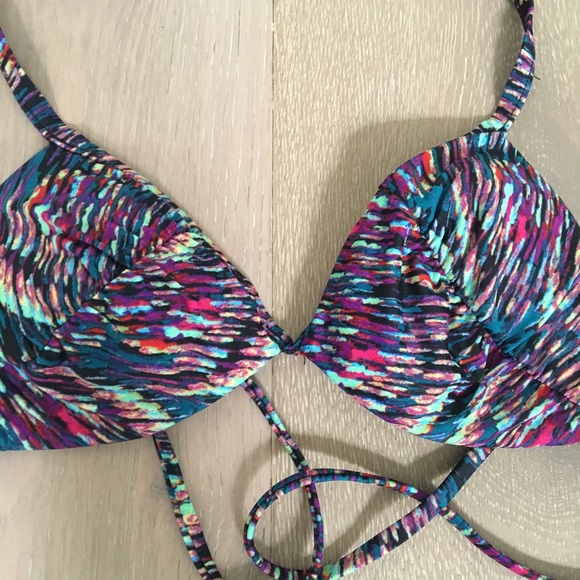 Bikini - Picture 2 of 3