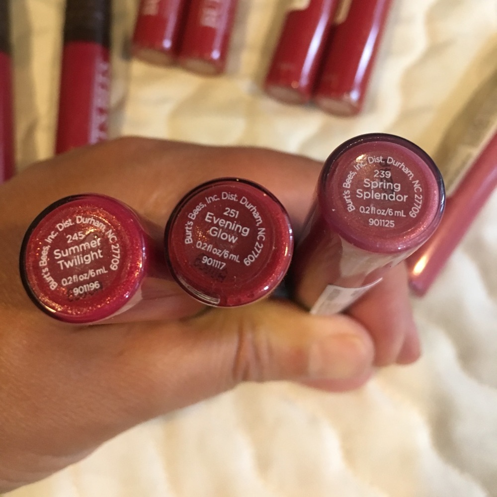 Burt's Bees Lip Gloss - Picture 2 of 4