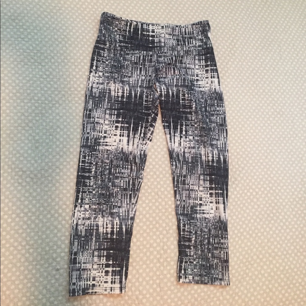 Onzie Grey & White Patterned Legging