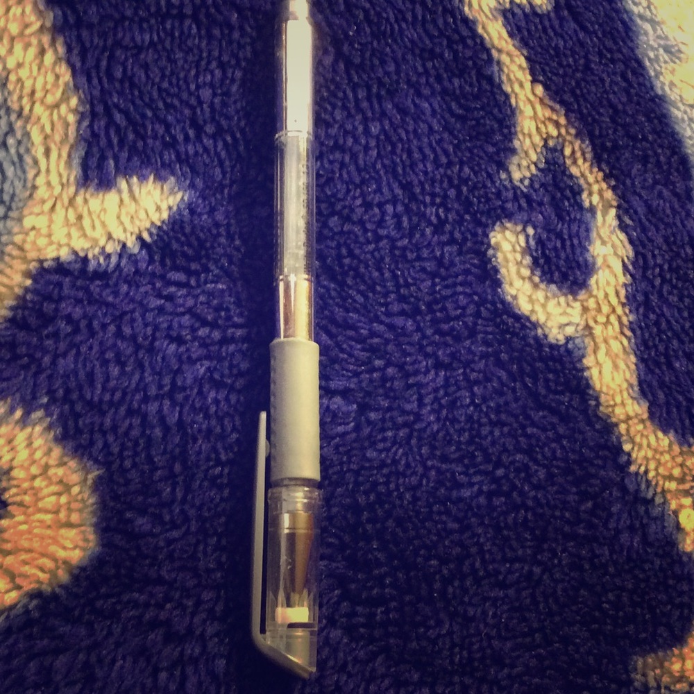 Gray pen