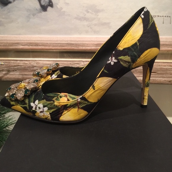 Authentic Dolce & Gabbana Lemon Pumps - Picture 4 of 6