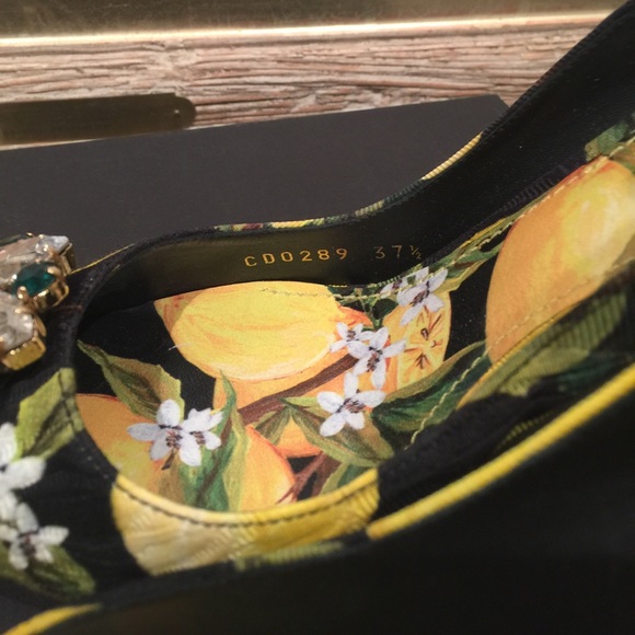 Authentic Dolce & Gabbana Lemon Pumps - Picture 5 of 6