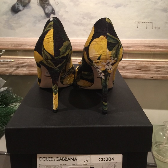 Authentic Dolce & Gabbana Lemon Pumps - Picture 6 of 6