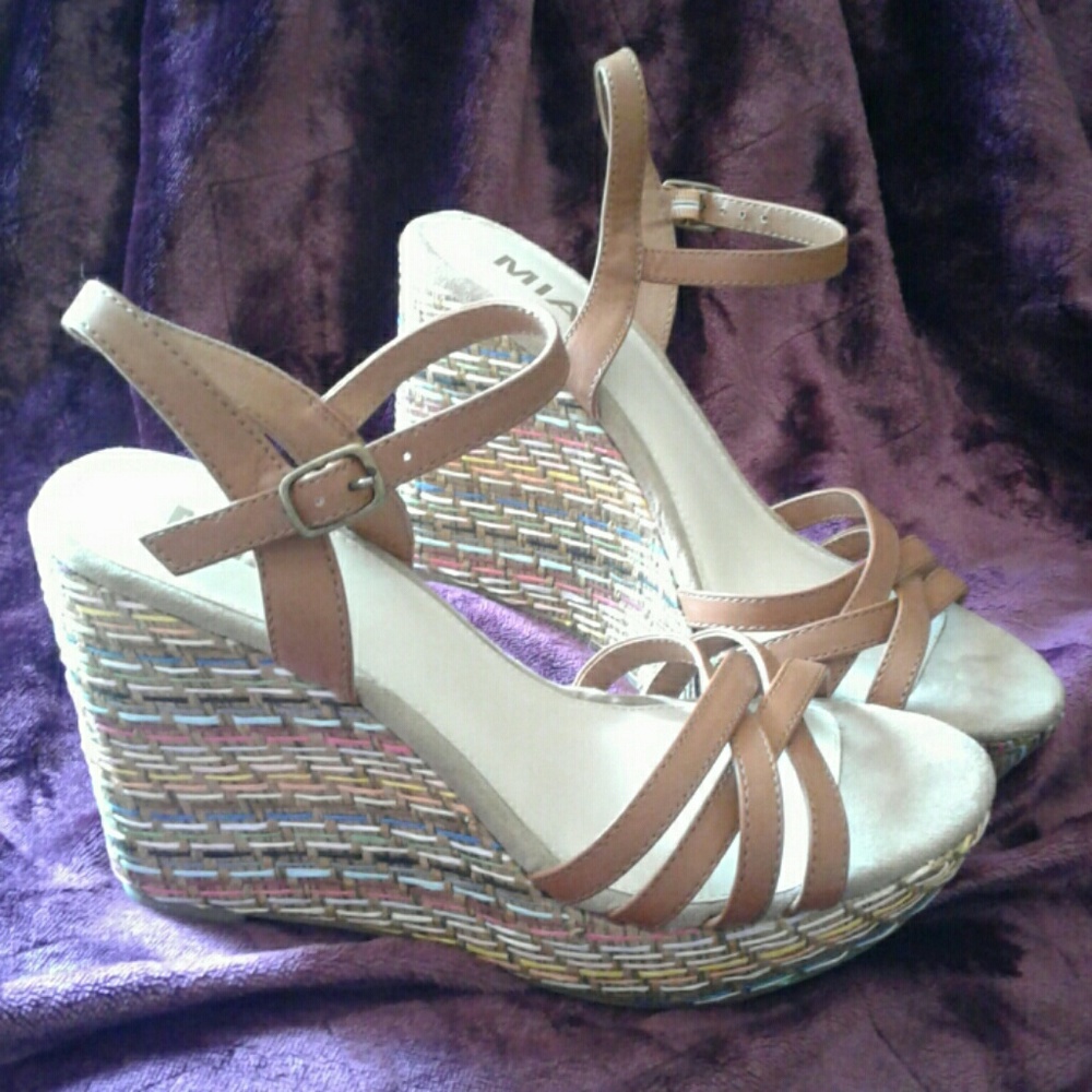 MIA Kandi multi color wedge NEW size 8.5