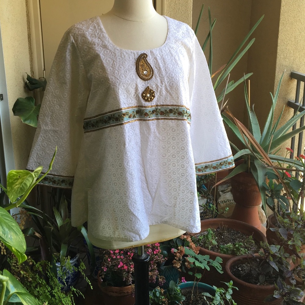 Bollywood Tunic in white and paisley appliqué 👚🌼