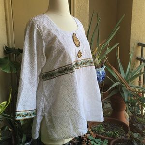 Bollywood Tunic in white and paisley appliqué 👚🌼