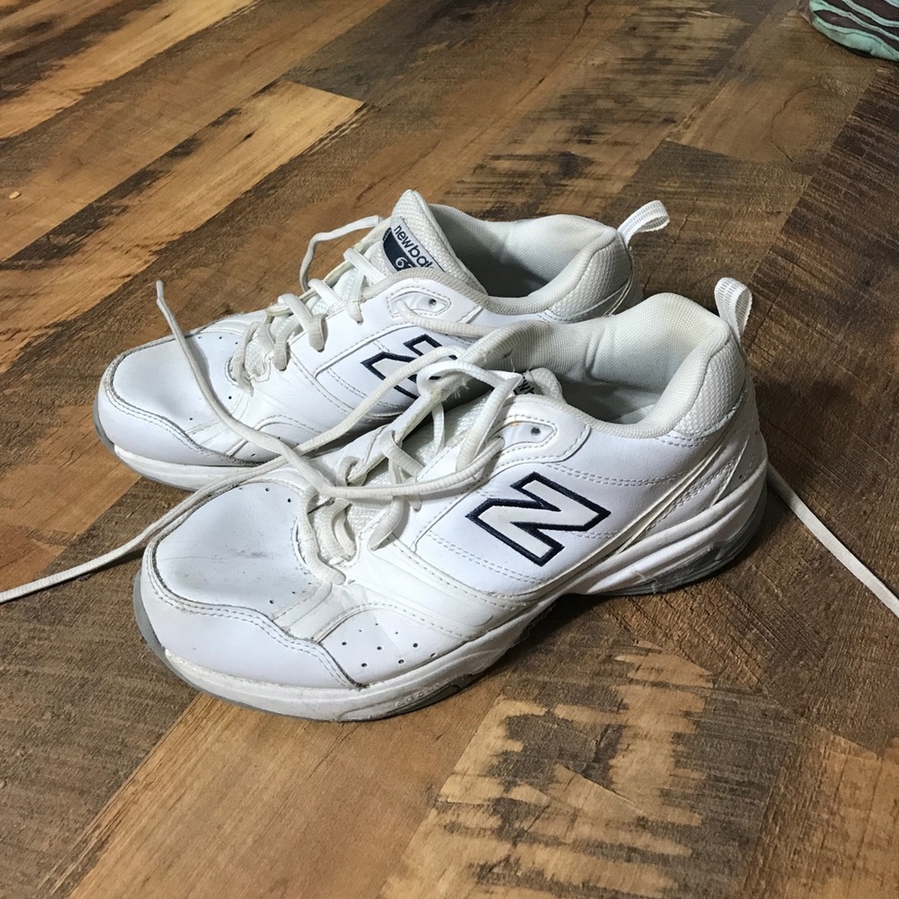 New balance tennis shoes