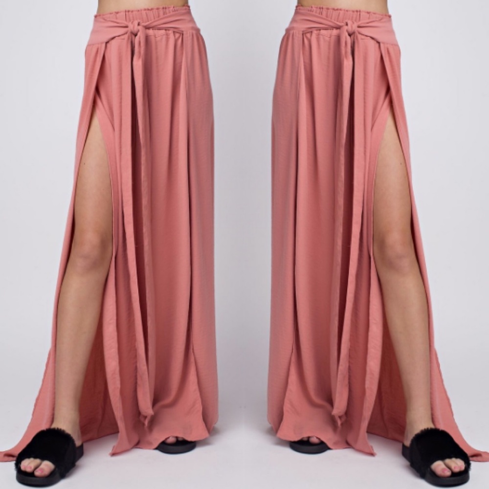 SOLD OUT ❌ Eli Slit Skirt - Picture 3 of 3