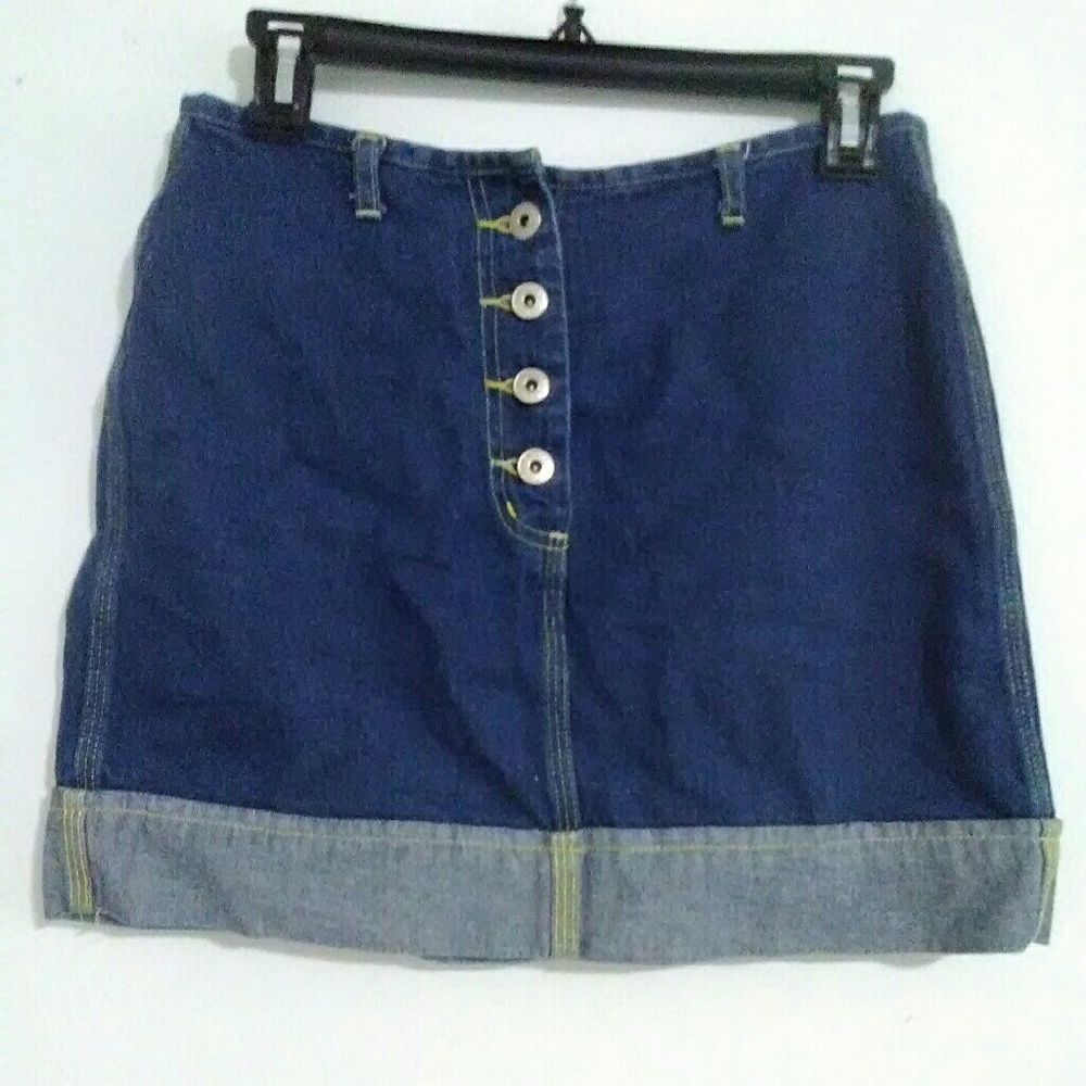 Four button denim skirt