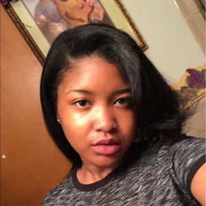 Meet your Posher, Olivia