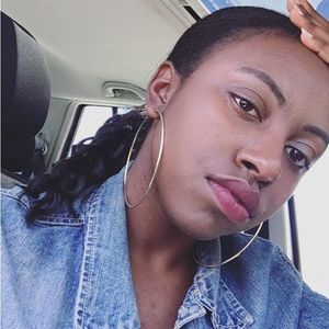 Meet your Posher, Adrianna