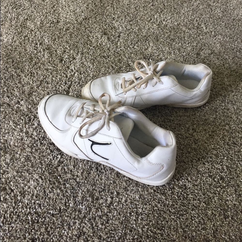 Cheer shoes