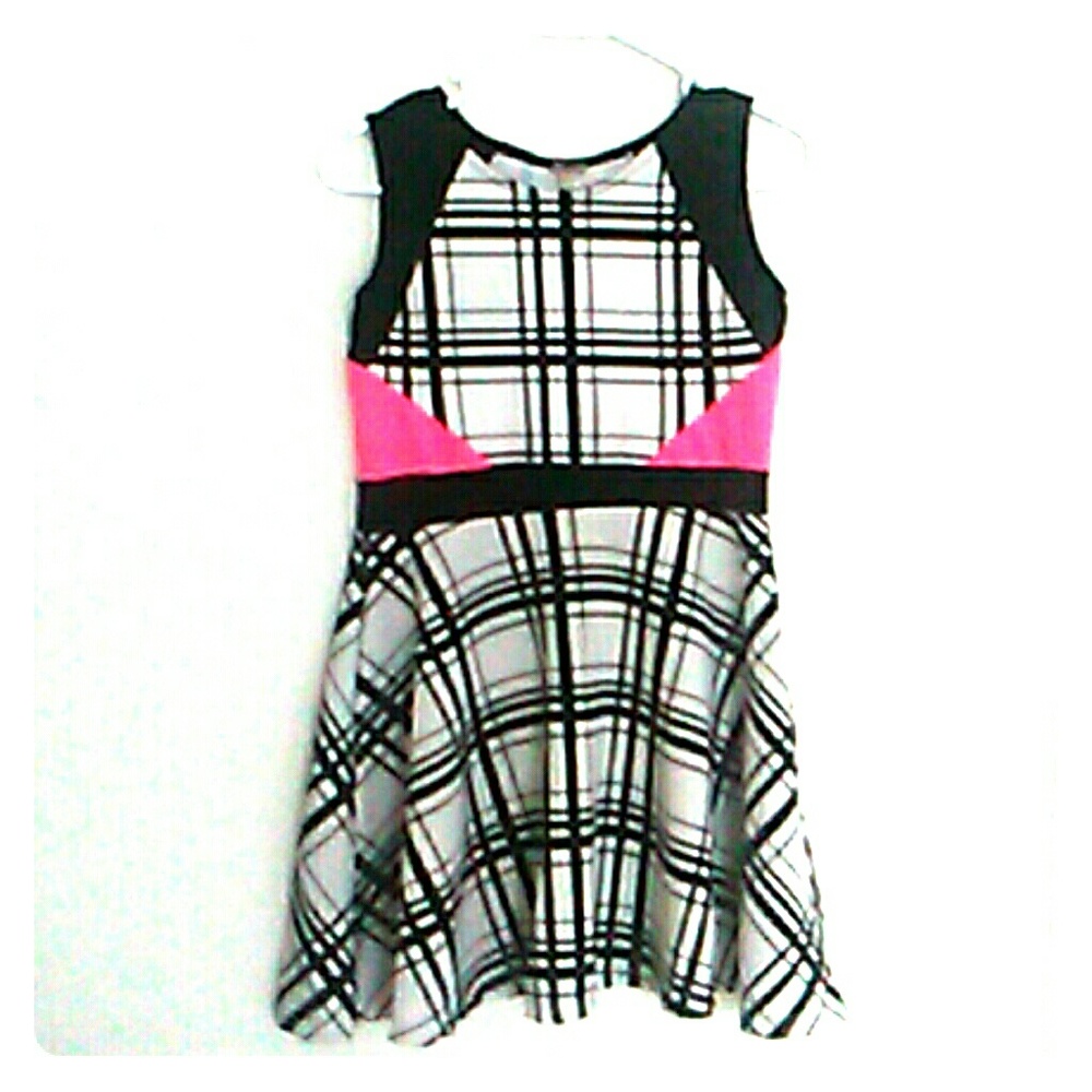 A FOREVER 21 STRIPED CUTE DRESS