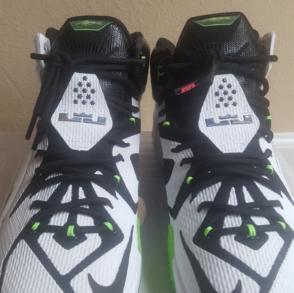 Jordans Lebrons Nikes - Picture 3 of 7