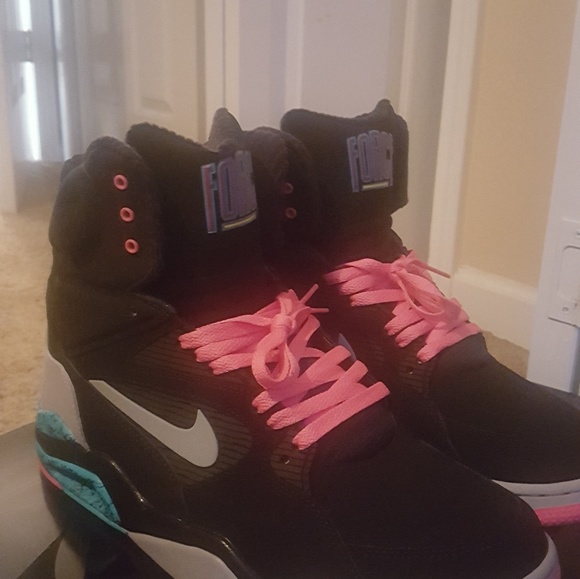 Jordans Lebrons Nikes - Picture 7 of 7