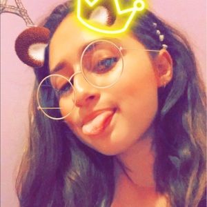 Meet your Posher, Danielle