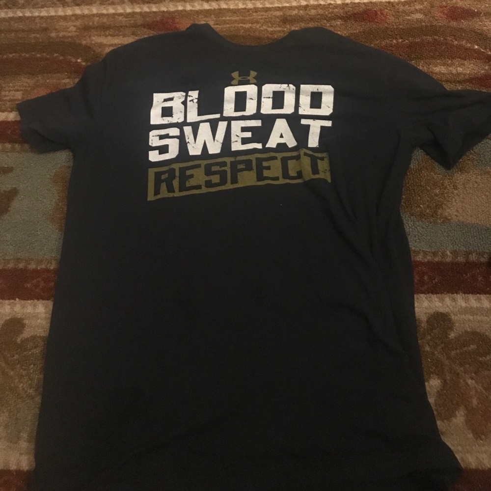 Under armor gym shirt