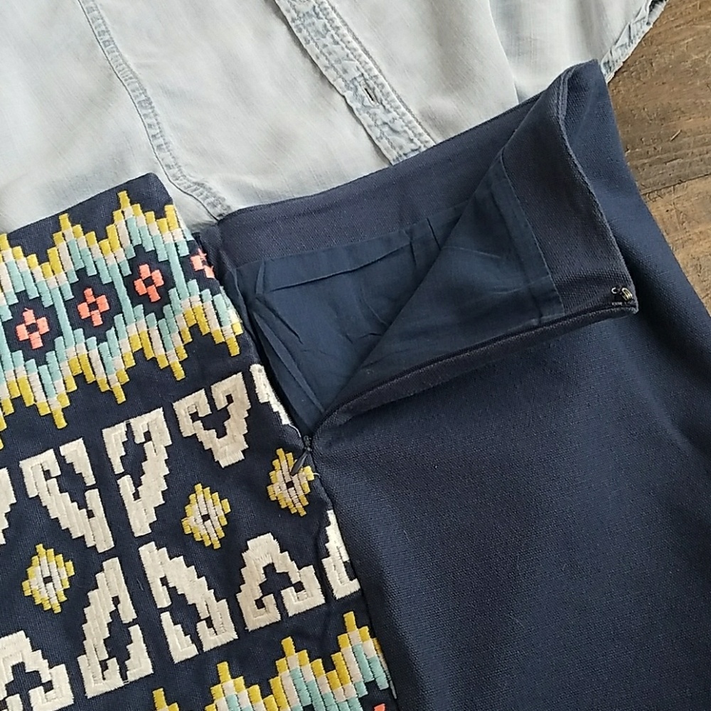 Southwest Embroidered Pattern Mini - Picture 4 of 7
