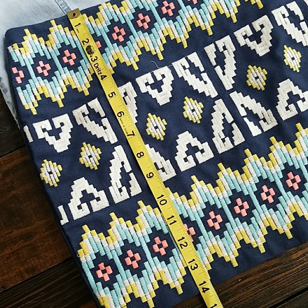 Southwest Embroidered Pattern Mini - Picture 6 of 7