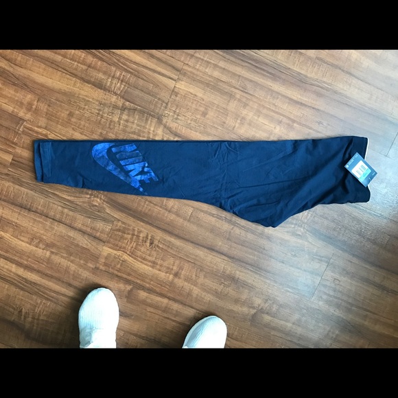 Nike Pants - NIKE leggings. Size medium.