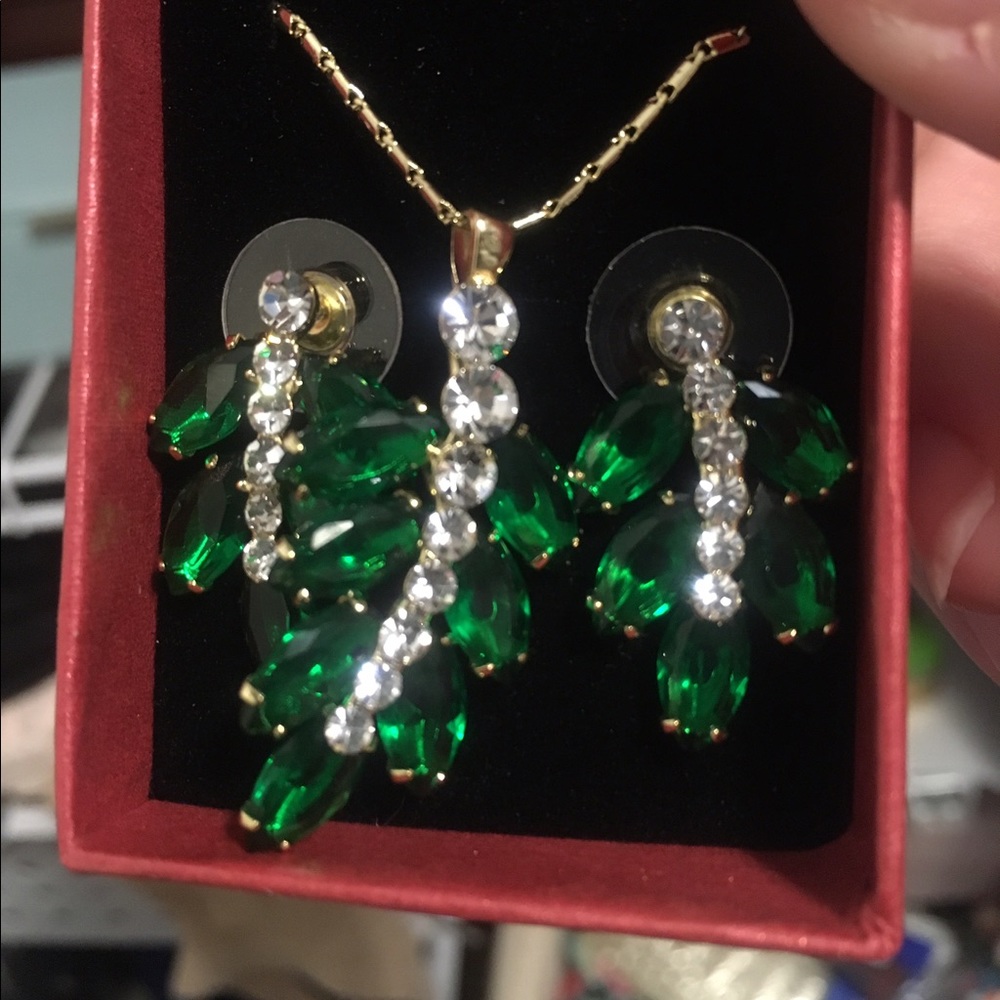 18k Plate Emerald Crystal Necklace and Earring Set