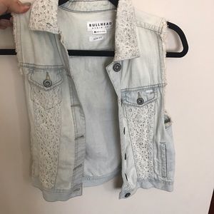 Bullhead pacsun light denim vest with lace