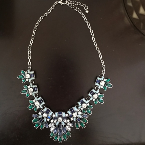 Two statement necklaces - Picture 3 of 3